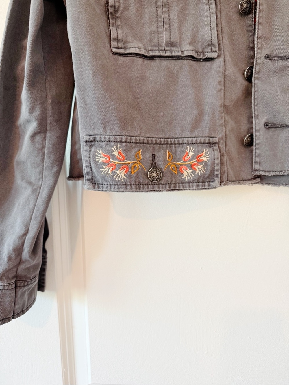CINQ A CEPT Embroidered Cropped Denim Jacket Gray - Picture 5 of 10